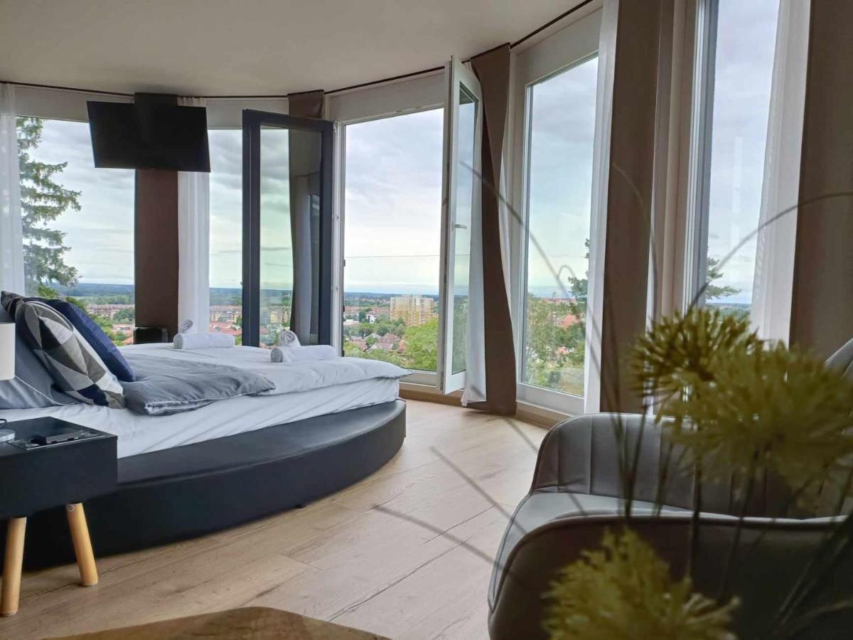 West Panorama Penthouse - Apartment With A Fantastic View Of The City Szombathely Exterior photo
