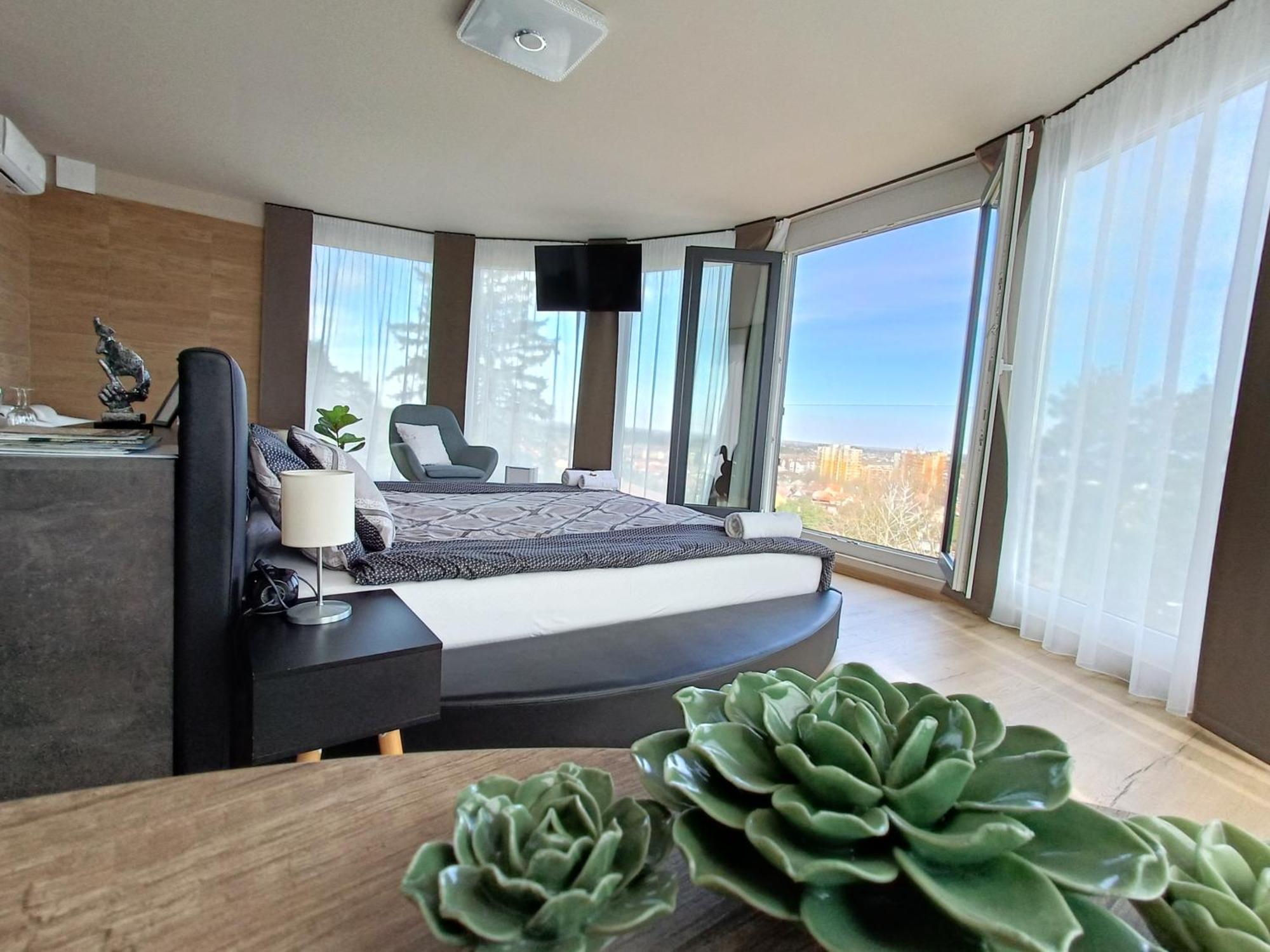 West Panorama Penthouse - Apartment With A Fantastic View Of The City Szombathely Exterior photo