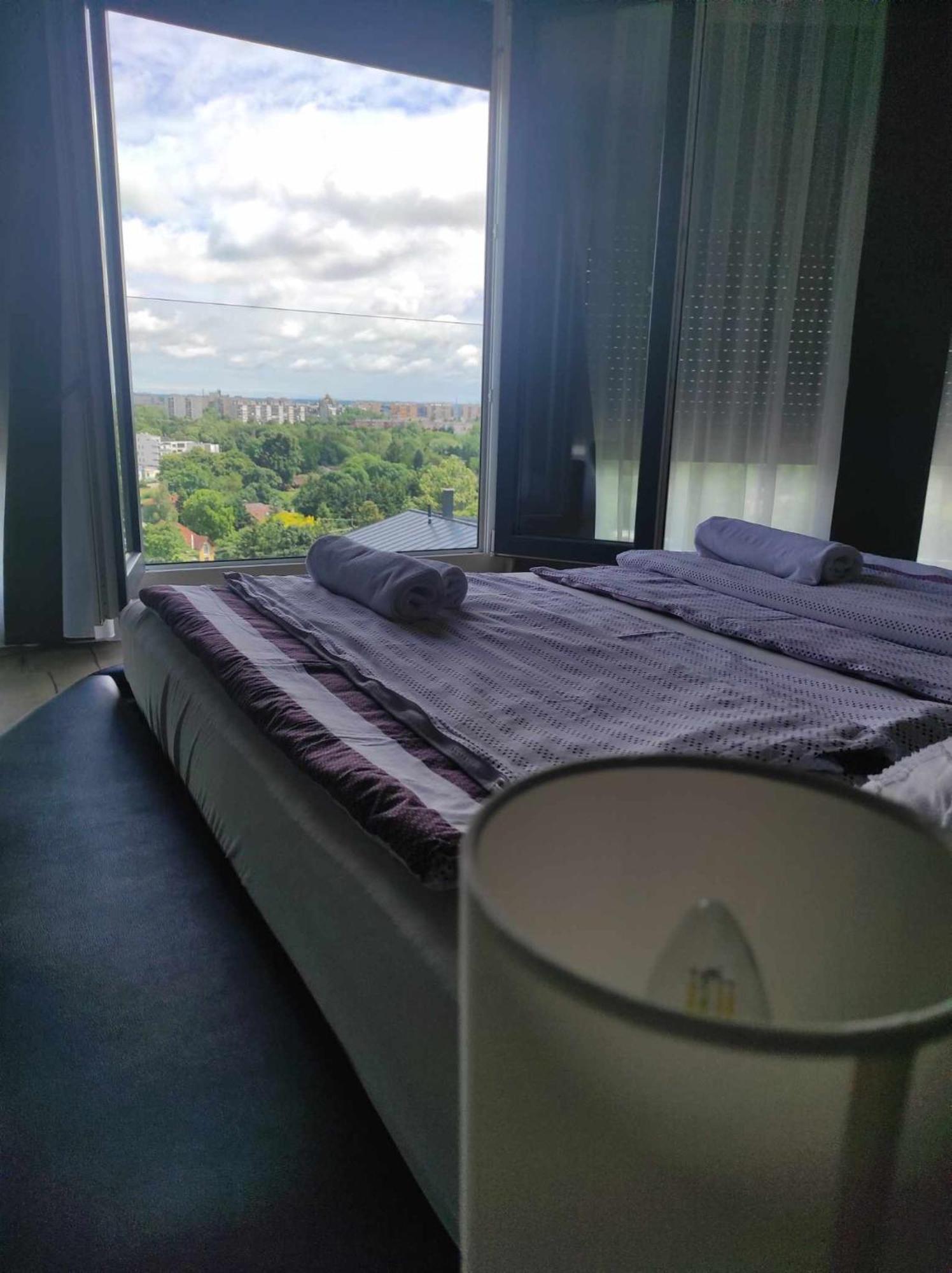 West Panorama Penthouse - Apartment With A Fantastic View Of The City Szombathely Exterior photo